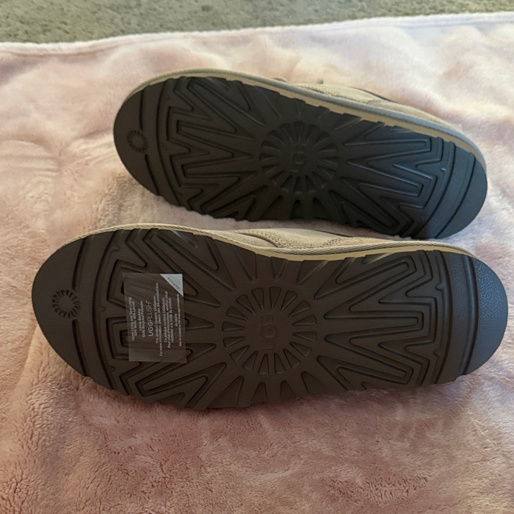 UGG Kids Slippers - Light Gray - Picture 3 of 4